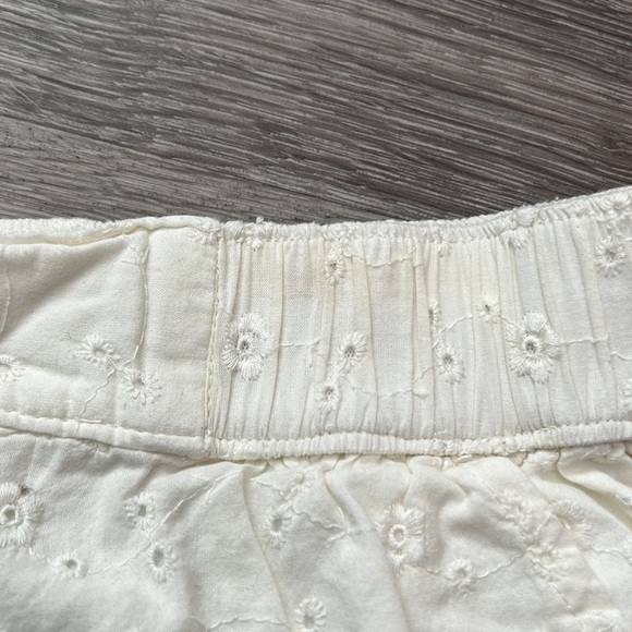 Aerie cream shorts medium - Picture 4 of 4